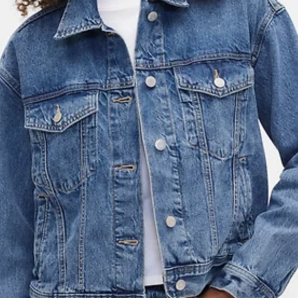 GAP Stylish Blue Relaxed Denim Jacket - Picture 1 of 5